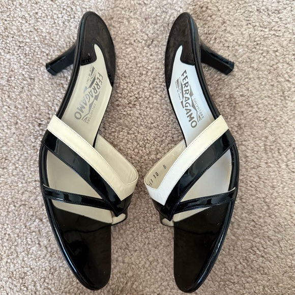 Salvatore Ferragamo Patent Leather Slides Sandals Two Tone Kitten Heel - Picture 6 of 12